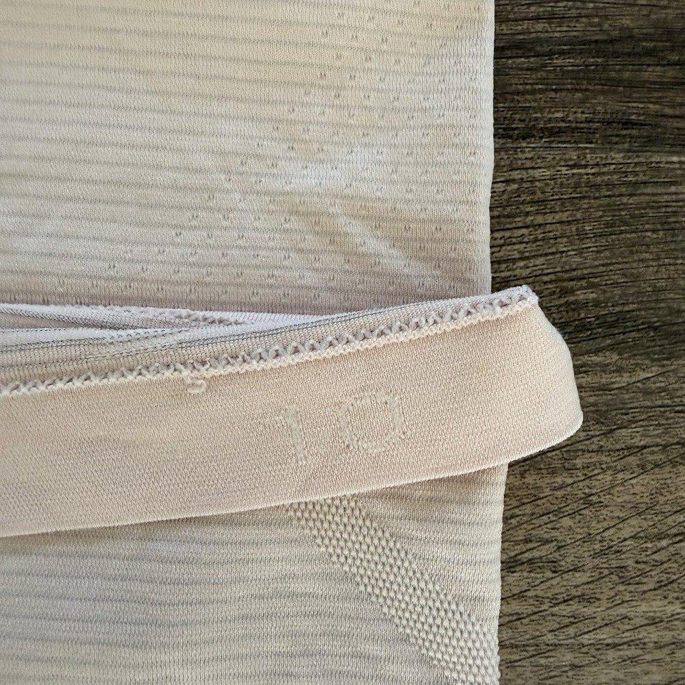 Lululemon Swiftly Tech Cropped Racerback Tank Women's Size 10 Light Pink - Picture 6 of 6